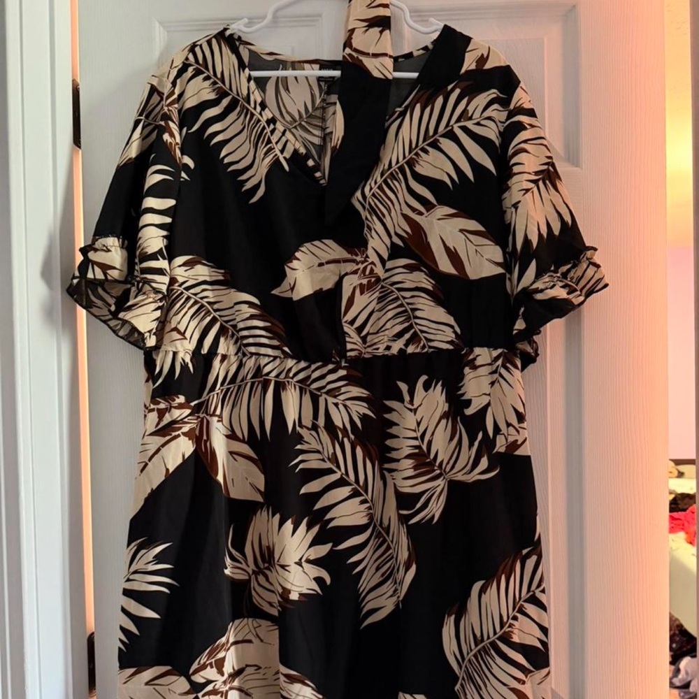 SHEIN Black and Cream Leaf Print Mini Dress